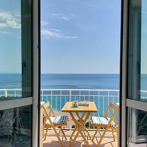 una-finestra-sul-mare-home-1.hotelitalianriviera.com/